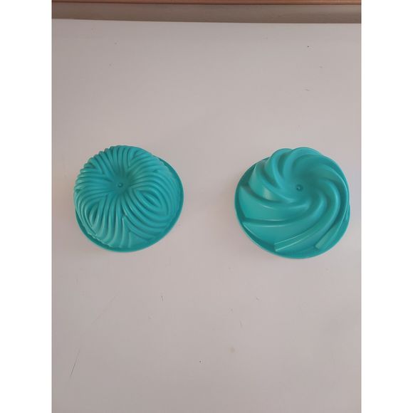 Nordic Ware Micro Mini Bundt's Microwave Mug Cake Pans - Picture 2 of 8